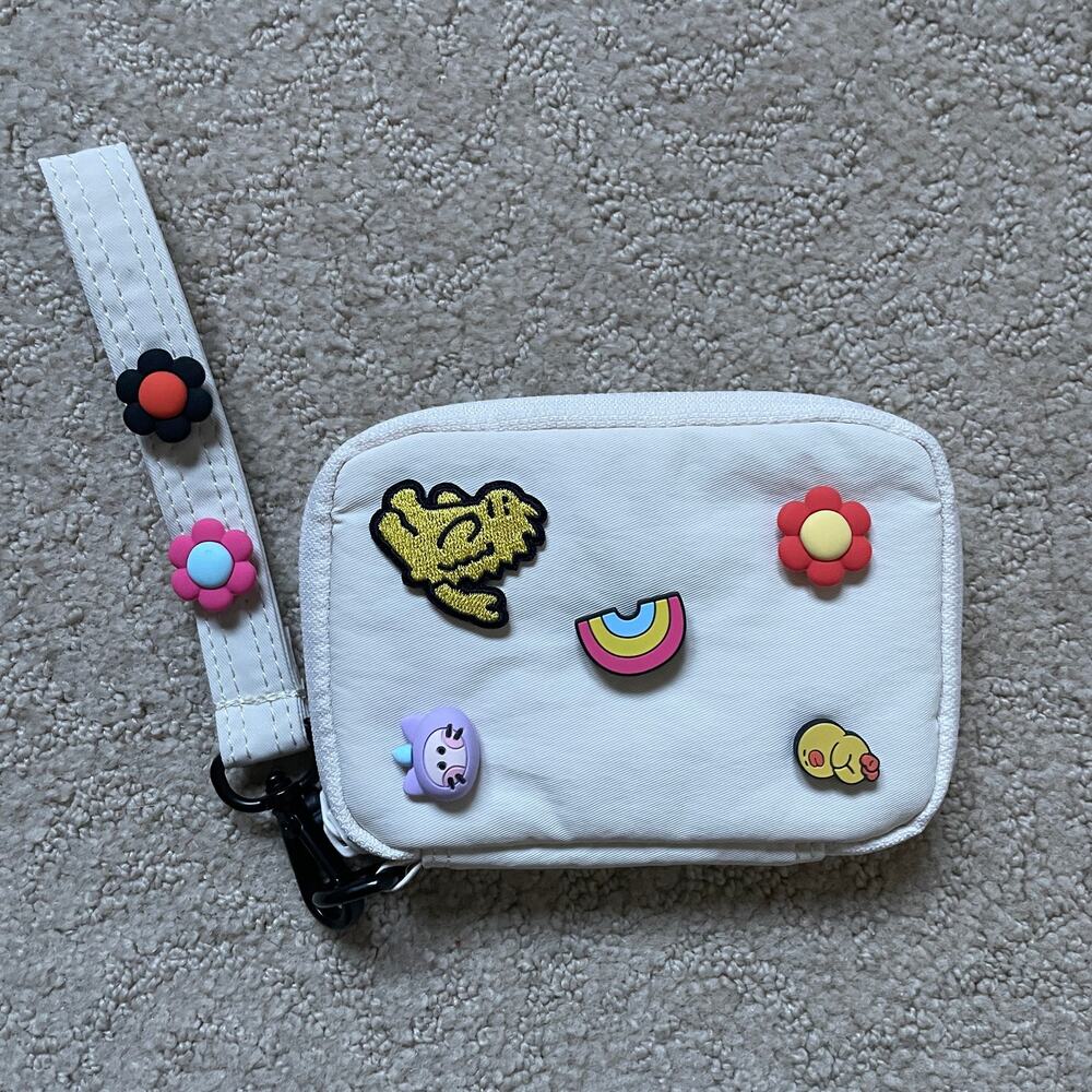 LINE FRIEND COLLER Wallet Ivory with 7 STICON bag charms